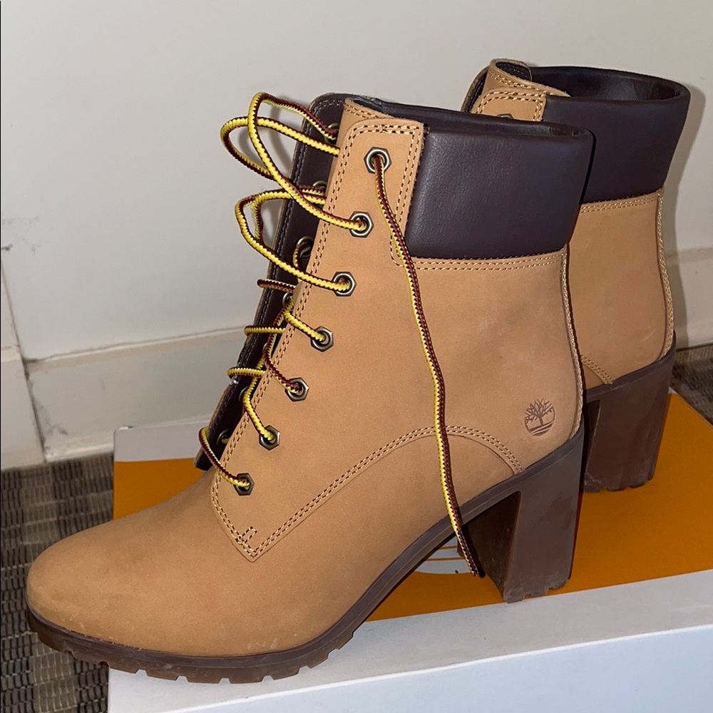Timberland Tan Ankle Boots with Stacked Heel